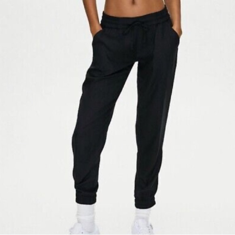Aritzia Sunday Best Black Joggers